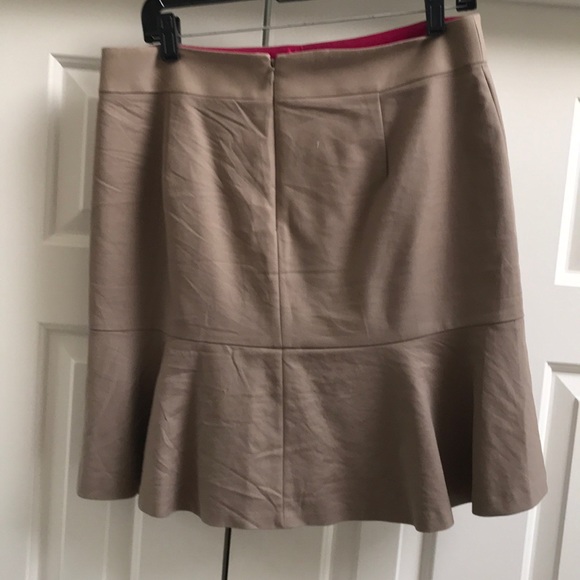 Banana Republic lined taupe skirt with ruffle hem - Picture 2 of 3